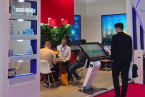 نشست کارشناسان و بازدیدکنندگان در غرفه دیابان